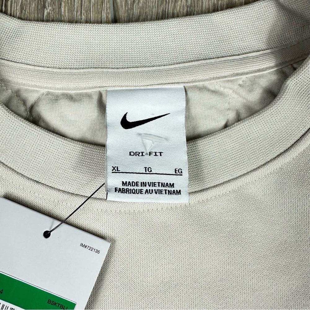 Men's Nike Standard Issue Basketball Crew Neck Sweatshirt FN2667-104 Size XL - Picture 4 of 12